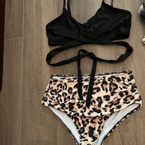 Women’s two piece swim suit size Large - Picture 2 of 5